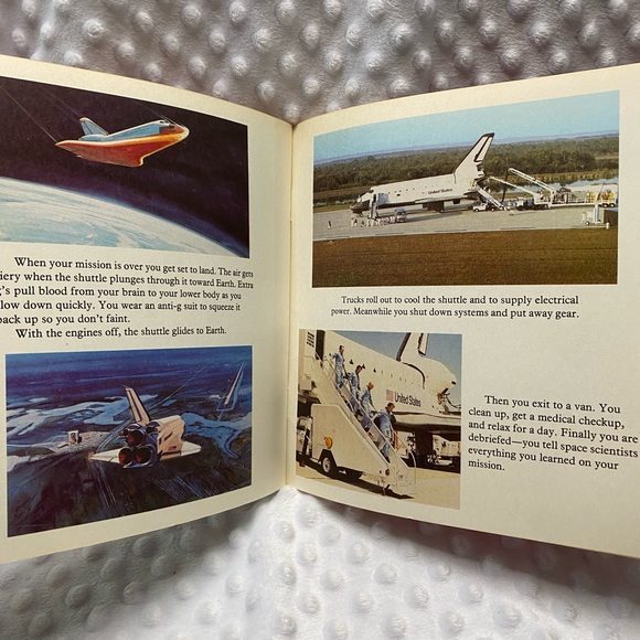 Set of 2: Children’s Books About Space and Being an Astronaut - Picture 6 of 9